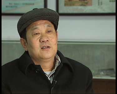 河南收藏協(xié)會(huì)陶瓷委員會(huì)常務(wù)副會(huì)長陳景順稱,屬于高仿的,是有意打爛,打爛以后又修補(bǔ),給人誤導(dǎo),現(xiàn)在很多市場(chǎng)上出現(xiàn)的都是發(fā)烏發(fā)黃,算作偽做舊的東西。 河南收藏協(xié)會(huì)陶瓷委員會(huì)常務(wù)副會(huì)長陳景順稱,屬于高仿的,是有意打爛,打爛以后又修補(bǔ),給人誤導(dǎo),現(xiàn)在很多市場(chǎng)上出現(xiàn)的都是發(fā)烏發(fā)黃,算作偽做舊的東西。