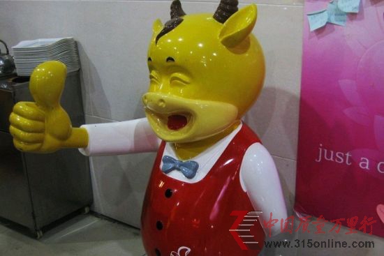 劉一手火鍋被爆“口水油”事件 網(wǎng)友吃后數(shù)次拉肚依然青睞是否“犯賤”? 劉一手火鍋被爆“口水油”事件 網(wǎng)友吃后數(shù)次拉肚依然青睞是否“犯賤”?