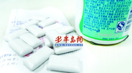 益達(dá)口香糖顏色發(fā)黑變形沒過保質(zhì)期就變質(zhì)(圖)