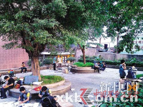中大南校區(qū)的固定派件點(diǎn)。陳海生/攝